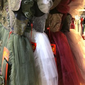 เดรสผ้าซาตินพิเศษสำหรับเด็กกระโปรงปาร์ตี้ลายดอกไม้ลายผีเสื้อแสงจันทร์คอลเลกชันดอกไม้ฤดูใบไม้ผลิใหม่สำหรับเด็กผู้หญิง - Product Image 6