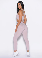 Nouveau design de leggings de yoga personnalisés à taille élastique violette sur glace 2 poches arrière sans couture avant leggings d'entraînement de gymnastique taille haute pour femmes