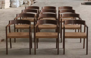 Chaise de salle à manger minimaliste en teck - Utilisation en extérieur et en atelier, design doux - Product Image 2