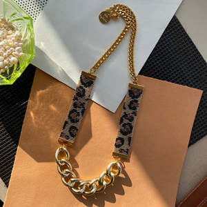 Collar con Estampado de Leopardo, Accesorio Elegante y con Estilo para Fiestas - Product Image 4