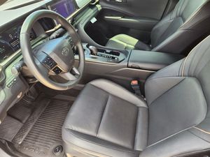 ใช้งานอย่างประณีต2023 Toyota Crown Limited ทั้งด้านขวาและด้านซ้าย - Product Image 3