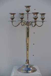 Candelabro Clásico Plateado de Cinco Brazos con Acabado Pulido para Decoración de Hogar Elegante y Lujosa - Product Image 3