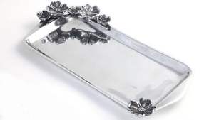 Plateau de service décoratif en métal pour présenter des chocolats, des bonbons ou des desserts lors d'élégants rassemblements à la maison - Product Image 6