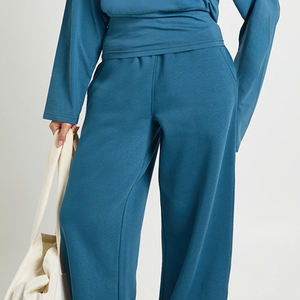 Ensemble de survêtement pour femme avec design élégant à épaules dénudées et taille cintrée / Pantalon droit décontracté pour un ajustement confortable et sans effort - Product Image 3