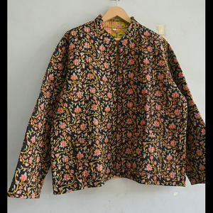Veste indienne en coton matelassé réversible fait à la main avec imprimé floral en couleurs noires, veste indienne de style bohème, cadeau pour elle - Product Image 2