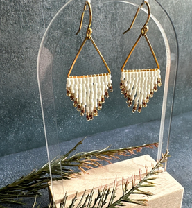 Colección de Pendientes Mini con Flecos Hechos a Mano (Dorado) - Pendientes de Cuentas Tejidos a Mano - Product Image 1