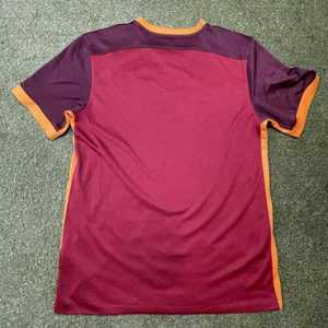 เสื้อฟุตบอลน้ำหนักเบาผ้าตาข่ายระบายอากาศใส่สบายเหมาะสำหรับสโมสรและทีมกีฬา - Product Image 2