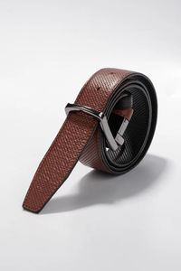 Ceinture de golf perforée et extensible en cuir véritable de haute qualité avec logo personnalisé pour hommes OEM vente en gros goupille pour boucle alliage de style formel - Product Image 4