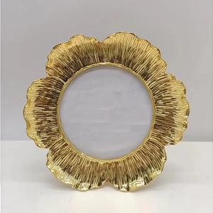 Nouvelle Arrivée Cadre Photo Couleur Dorée Look Élégant Cadre Photo Métal Et Dernier Design Cadre Photo Photo - Product Image 1