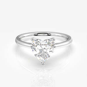 Bague de fiançailles solitaire en diamant taille cœur cultivé en laboratoire avec or 14 carats, accessoire de mariage unique et élégant - Product Image 5