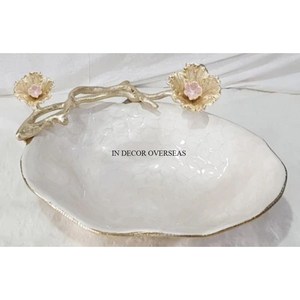 Bol enduit de poudre de couleur blanche en métal de qualité supérieure avec concepteur de fleurs plaquées or pour le décor de Table de fêtes de mariage et de Villa - Product Image 1