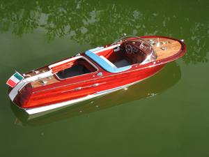 RIVA AQUARAMA-MODÈLES DE BATEAUX EN BOIS PEINTS/BATEAU DE VITESSE PRÊT POUR MEUBLES DE MAISON RC/DE HAUTE QUALITÉ - Product Image 2