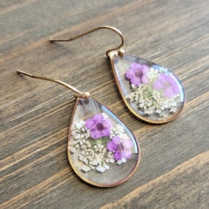 Elegantes pendientes de resina ecológicos para niñas, diseño personalizado, Pendientes colgantes de resina ligeros para uso diario, venta al por mayor - Product Image 3
