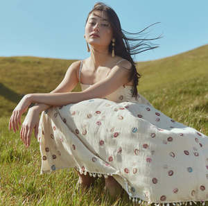 Robe d'été sans manches de créateur de haute couture tricotée à la main - Product Image 3