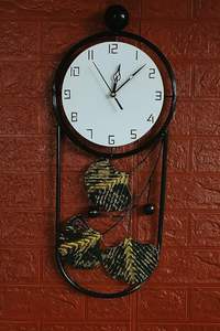 นาฬิกาแขวนผนังเหล็กควอตซ์ดีไซน์เป็นสีทอง | นาฬิกาแขวนผนังแบบอะนาล็อกที่ทันสมัยสำหรับห้องนั่งเล่นห้องนอนและของตกแต่งบ้าน - Product Image 2