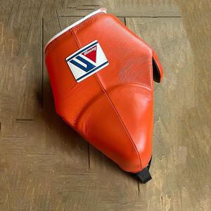 ชุดมวยขายดีรุ่นใหม่ ลายอนิเมะ สีส้ม หนังแท้ ถุงมือชกมวย หมวกกันกระแทก และสนับเข่า สำหรับฝึกซ้อมมวยไทย - Product Image 4