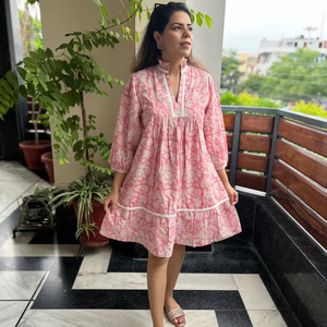 Fabriqué en Inde Maxi décontracté d'été avec ceinture à volants en coton Entièrement doublé Fermeture à crochet et à œil au cou Style pull Mode Femme - Product Image 1
