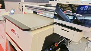 Automatic A2 <b>UV</b> Digital <b>DTF</b> <b>Printer</b> 2pcs XP600 head 6040 Leather Phone Case Acrylic Cylinder Crystal Label Inkjet <b>UV</b> <b>Printer</b> - Product Image 5