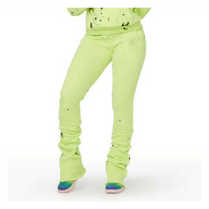 Survêtement pour femme durable et confortable avec des patchs vintage, design personnalisable, 100% coton pour un usage quotidien et le fitness - Product Image 2