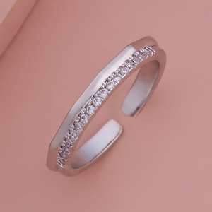 Bague tendance en acier inoxydable plaqué or 18 carats, style incrusté avec des formes d'étoiles et de chiffres, cadeau pour toutes les occasions - Product Image 1