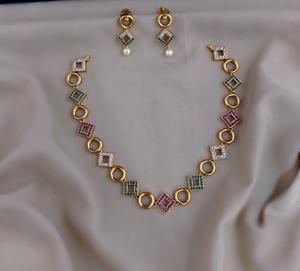 Conjunto de collar con acabado mate CZ para mujeres y niñas, joyería elegante de Zirconia cúbica, diseño contemporáneo, perfecto para fiestas y regalos - Product Image 1