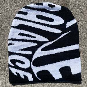 Bonnet unisexe à faible MOQ, fabrication de bonnets en tricot sans revers, en spandex/coton, avec impression intégrale de lettres, style streetwear hip-hop, casquette à logo - Product Image 4