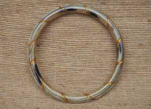 Bracelets artisanaux de style classique en corne sculptée et façonnée en douceur pour les occasions de cadeaux - Product Image 2