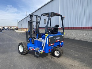 Chariot élévateur à moteur thermique Princeton D45.2 Turfmate 2024 avec commandes par joystick, conduite assise, pneus pneumatiques, hauteur de levage de 10 pieds, neuf - Product Image 3