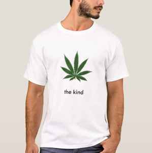 T-shirt alla moda personalizzata creata per la comodità e un look elegante perfetto per gli uomini e gli abiti casual di tutti i giorni - Product Image 4