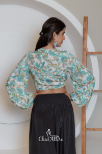 Blusa Corta de Verano para Mujer 2025 con Estampado Floral, Nudo Frontal y Manga Larga Abullonada, Diseño Elegante y Casual con Cuello en V - Product Image 6