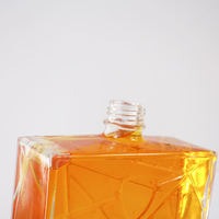 Bouteilles en verre carrées de 750 ml pour la vodka, le whisky, la tequila, le rhum et le brandy/vins avec bouchon à vis, décalcomanie/estampage à chaud, emballage en carton