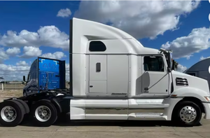Supper Affordable Heavy Duty Commercial Westerns Star 5700XE <b>Sleeper</b> Semi Used Trucks - Product Image 2