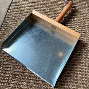 Mango de madera superventas y recogedor de polvo de chapa galvanizada a precio asequible - Product Image 2