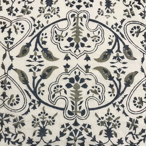 Tela de Algodón Estampada a Mano con Motivo Floral Árabe Clásico en Azul Marino y Verde Oliva sobre Base Natural - Product Image 2