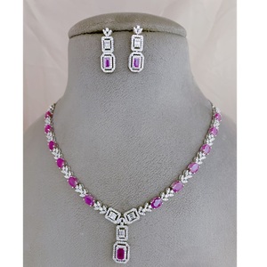 Collier de créateur argenté en zircon de luxe de superbe qualité serti de boucles d'oreilles pour mariage, fiançailles, tenue de fête pour femmes - Product Image 1