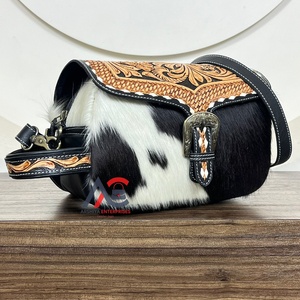 2025 vente en gros grande capacité usiné cuir de vachette bandoulière trousse de toilette pour les femmes mode voyage cosmétique maquillage organisateur - Product Image 1