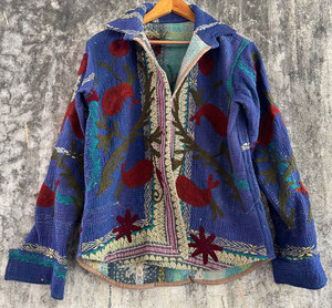 Chemise-veste en coton vintage Kantha Suzani – Surchemise en coton réversible matelassée faite à la main, style bohème patchwork pour femmes - Product Image 3