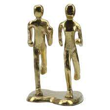 Sculpture en aluminium de couple en course, design moderne, pour la décoration de table à la maison ou au restaurant, statues de taille personnalisée - Product Image 2