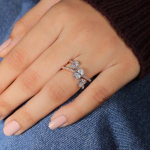 Bague de fiançailles en or massif 14 carats personnalisable 1.98ct VS ovale coupe IGI Lab anniversaire design professionnel pour les fêtes - Product Image 4