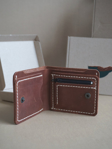 กระเป๋าสตางค์ผู้ชายสีดำคอนยัคหนังม้าบ้าแฮนด์เมดหนังแท้ของขวัญสำหรับเขา CHW-0085 - Product Image 2