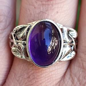 Anillo de Amatista en Plata de Ley 925, Anillo de Promesa Hecho a Mano para Mujer, Tallas 4 a 13 US, Piedra Natural con Engaste de Bisel para Uso Diario - Product Image 4