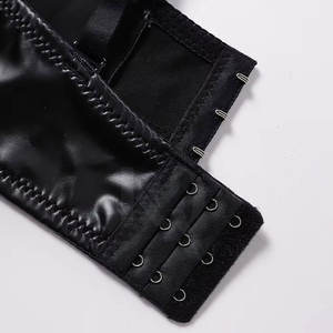 Soutien-gorge en cuir pour femmes, grande taille, léger, respirant, matière douce, style élégant, logo sur le devant, haut tendance pour les fêtes, les clubs, le streetwear - Product Image 3