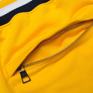 Pantalones cortos de baloncesto de malla de poliéster 100% sublimados amarillos de diseño personalizado - Product Image 4