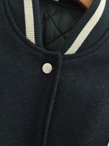 Nuevas llegadas: Chaqueta bomber para hombre, estilo béisbol personalizado, venta al por mayor, invierno, 100% algodón, estilo urbano, con procesamiento de vellón. - Product Image 4