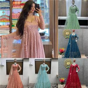 Robe de soirée de créateur avec séquence de broderie lourde de 3mm, travail en filet papillon doux avec manches complètes, qualité supérieure - Product Image 3