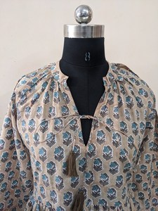 Vestido indio de algodón estampado a mano, Vestido largo de algodón 100% con túnica de estilo informal con borlas - Product Image 4