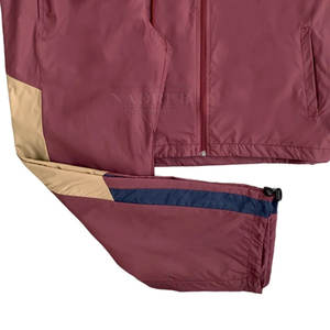 Ensemble coupe-vent à capuche Relax Fit avec texture lisse Ensemble coupe-vent à capuche avec style décontracté et sensation légère - Product Image 3