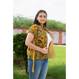 Gilet en velours moutarde réversible fait main pour un look élégant, finitions soignées pour la saison printanière - Product Image 3
