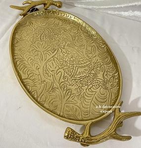 ถาดโลหะสีทองลายแกะสลักด้วยมือ พร้อมหูจับรูปเขากวาง สำหรับตกแต่งโต๊ะกาแฟ สไตล์โมเดิร์น ของขวัญพรีเมียม - Product Image 1