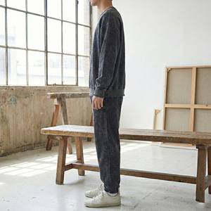 Sudadera con Capucha de Felpa de Algodón, Estilo Vintage, Corte Holgado, Dobladillo Sin Terminar, Lavado Mineral Estampado en Color Carbón Oscuro - Product Image 3